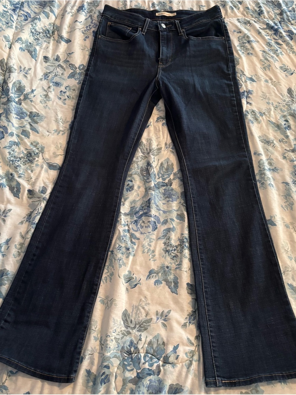 Levi’s 725 High Rise Bootcut Jean Dark Denim Wash